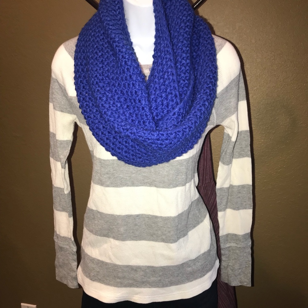 Old Navy Long sleeve T Shirt size medium Like New!